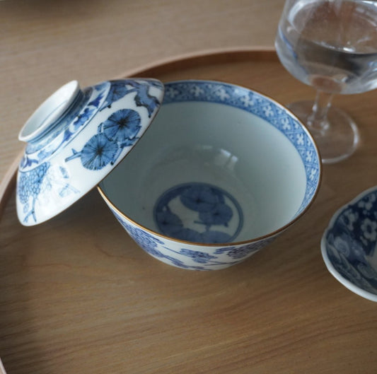 藍の余白、美しい古伊万里染付茶碗 - Kotto Shop