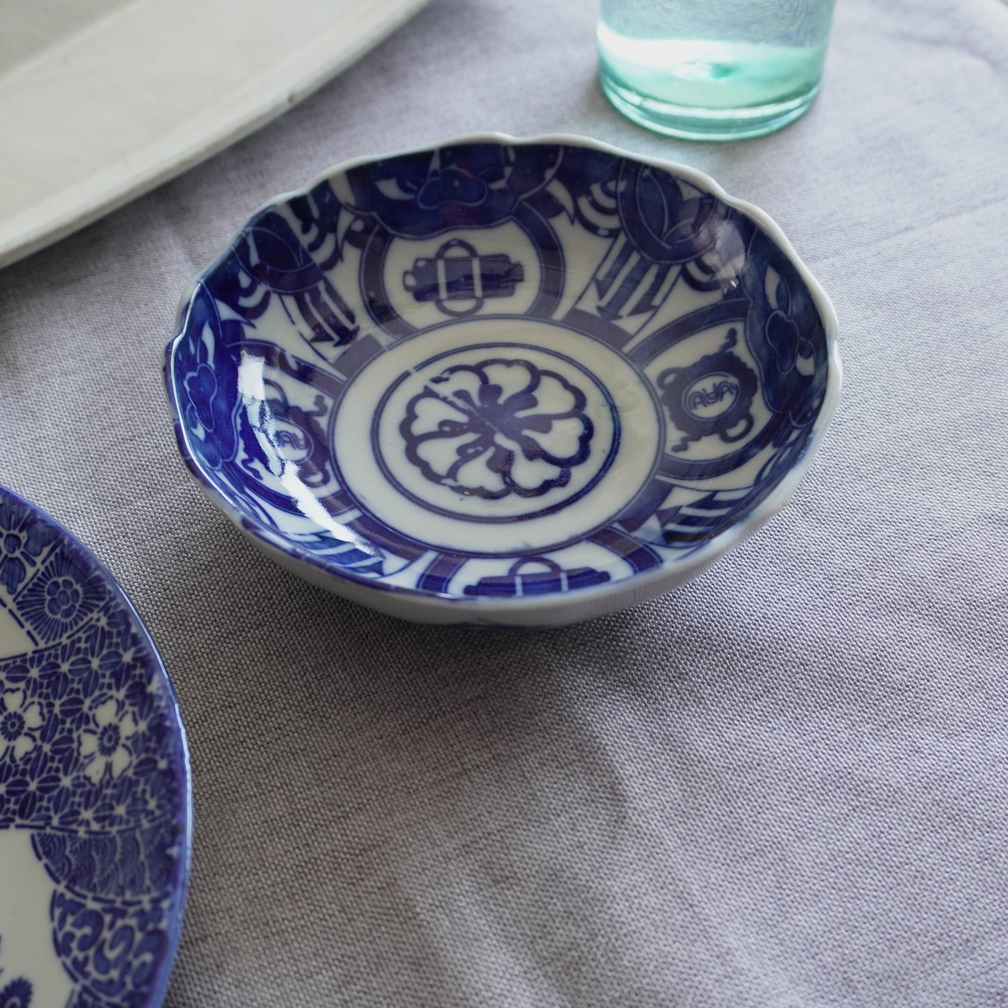 鮮やかブルーが印象的な深皿 - Kotto Shop