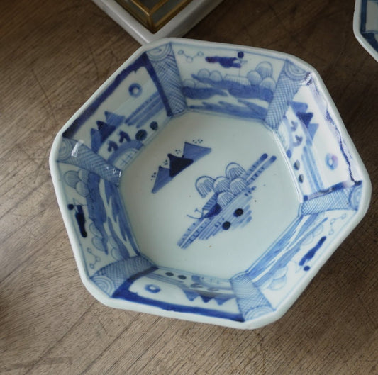 静けさを湛える、藍の六角鉢 - Kotto Shop