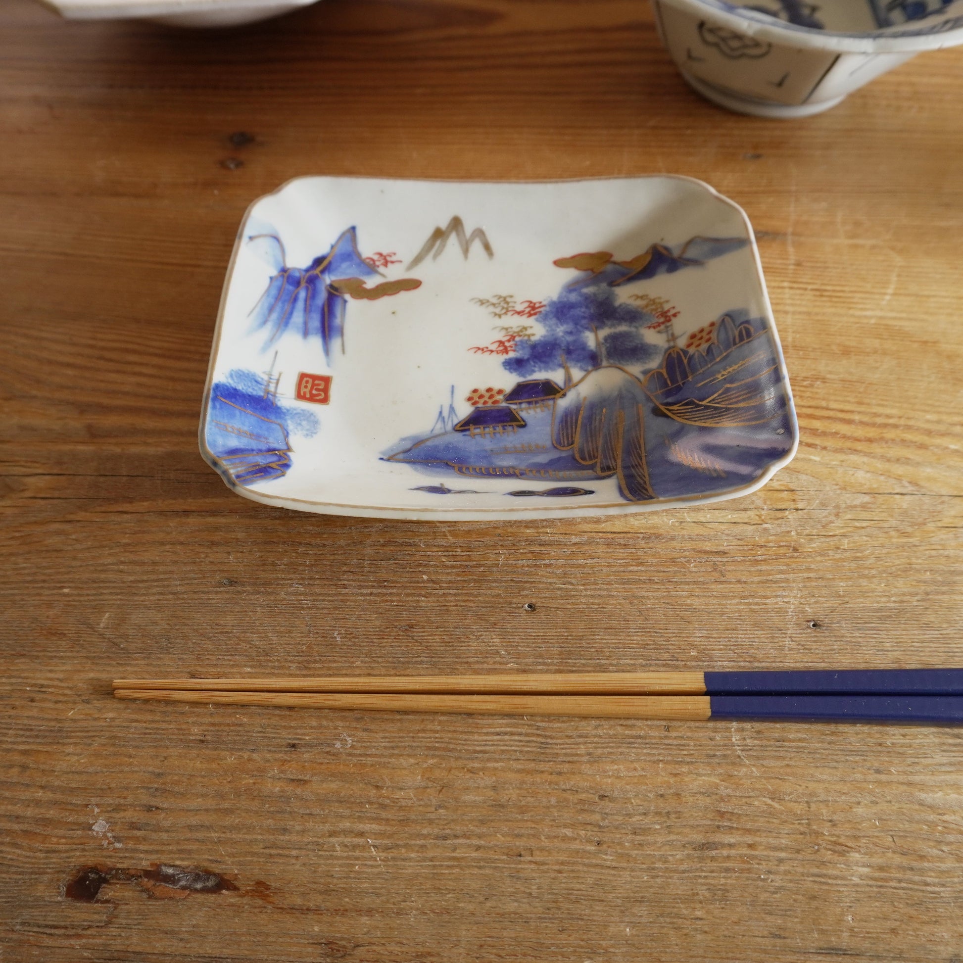 静かな山あいで金彩の美しい角皿 - Kotto Shop