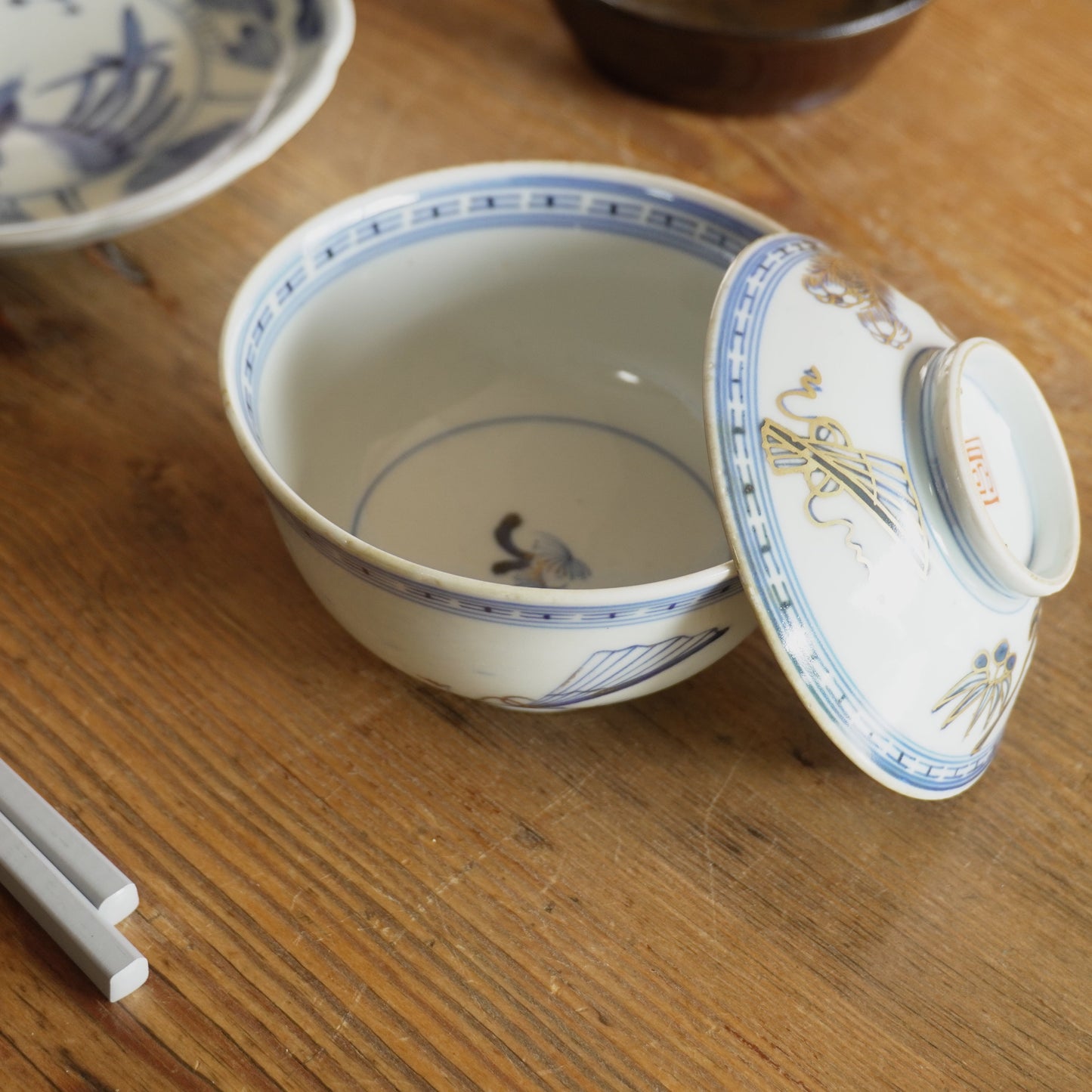 金彩と染付の小ぶりなお茶碗 - Kotto Shop