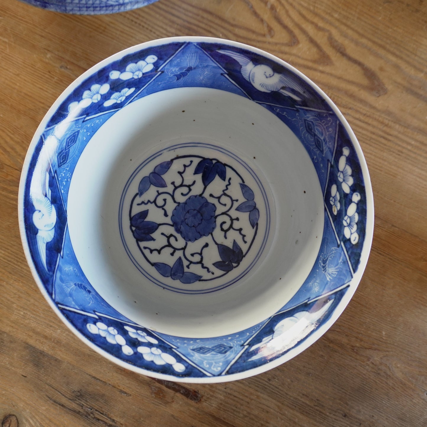 染付深鉢山に梅の古伊万里鉢 - Kotto Shop