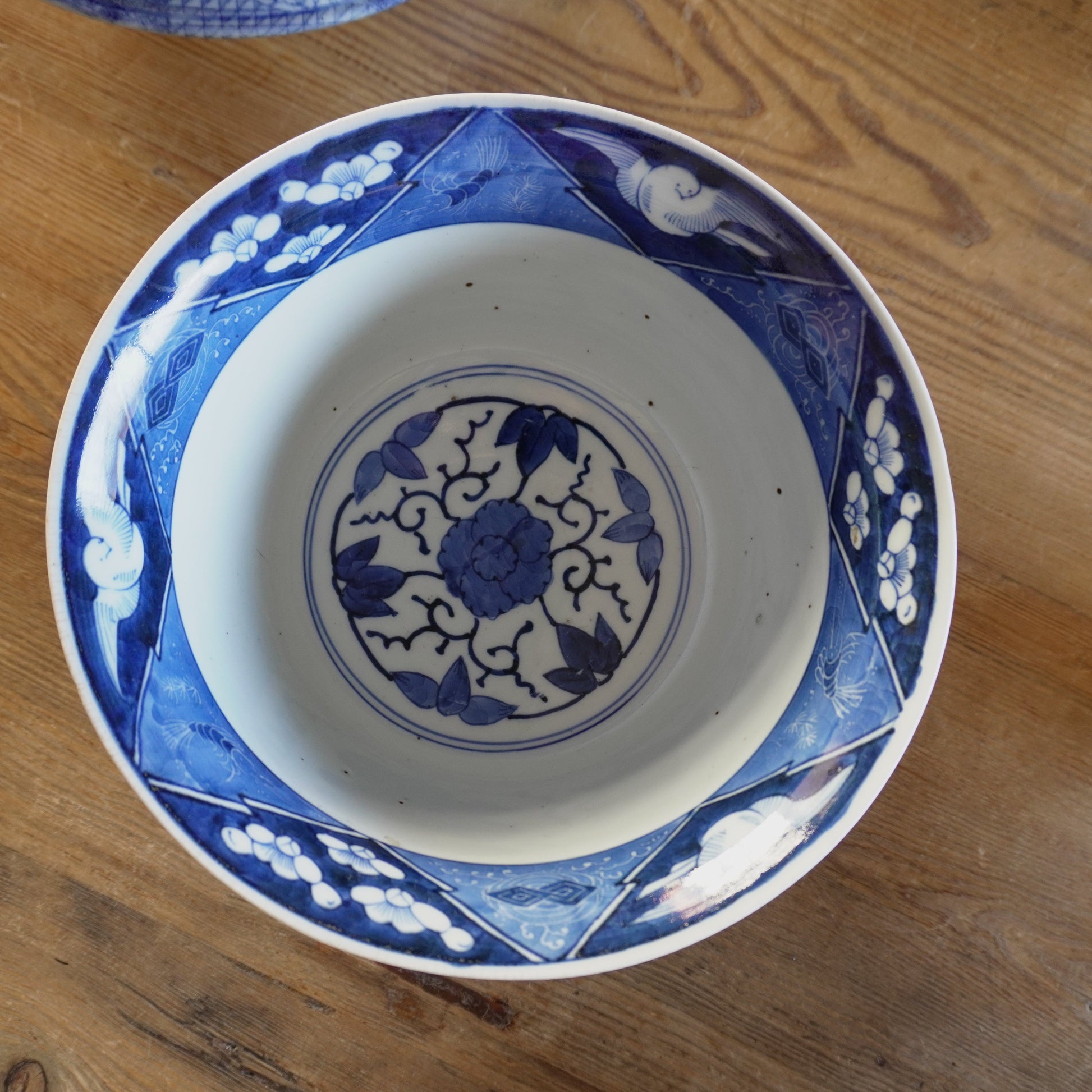 染付深鉢山に梅の古伊万里鉢 - Kotto Shop