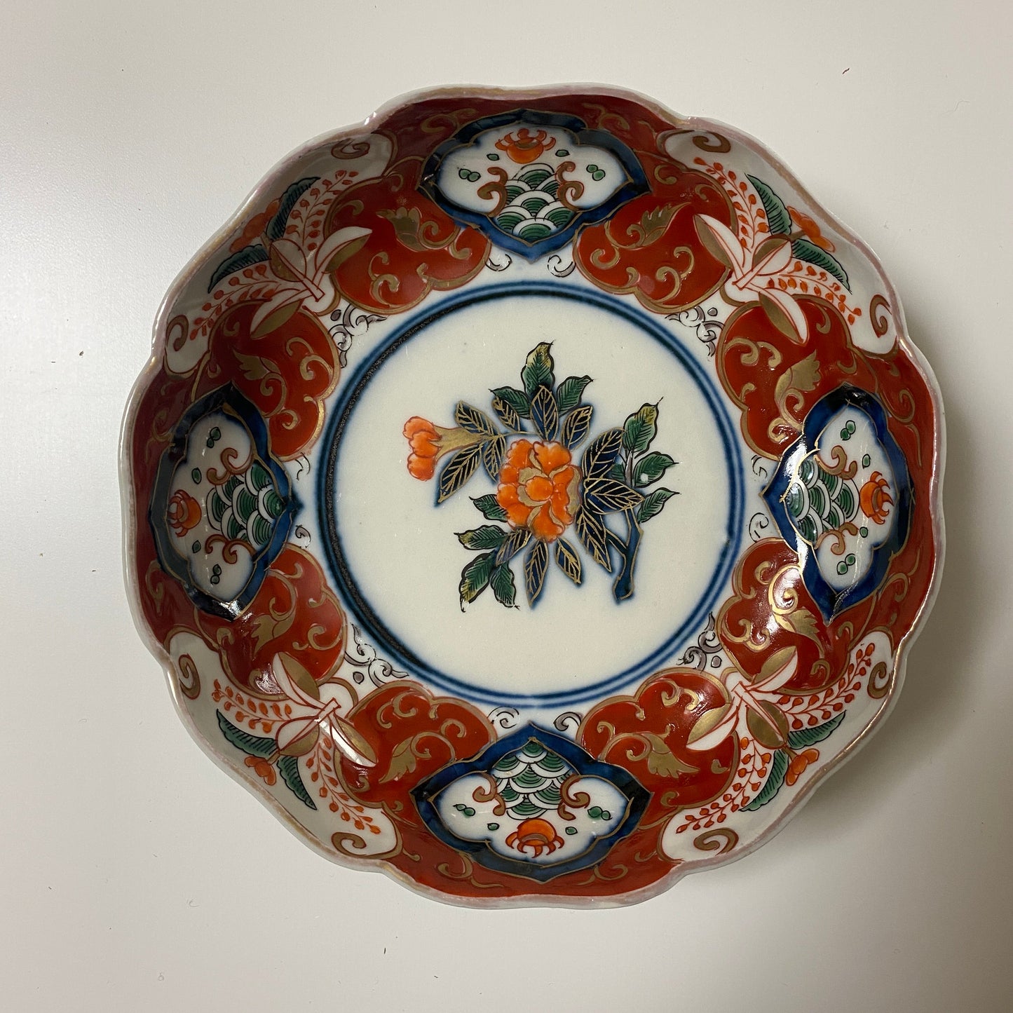 紅の唐草に花ひらく　色絵なます皿 - Kotto Shop