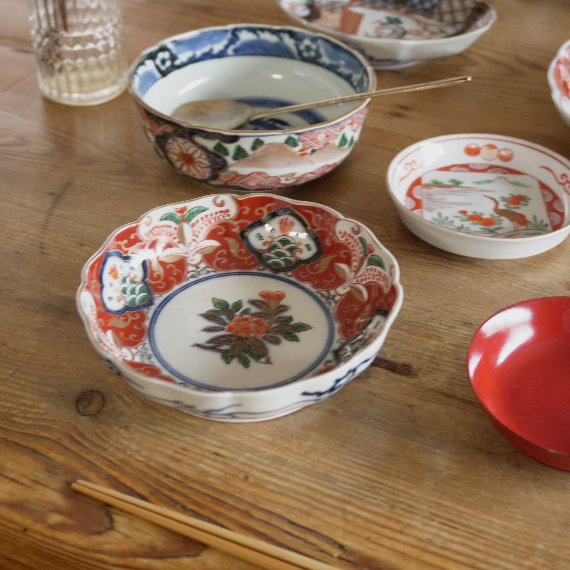 紅の唐草に花ひらく　色絵なます皿 - Kotto Shop