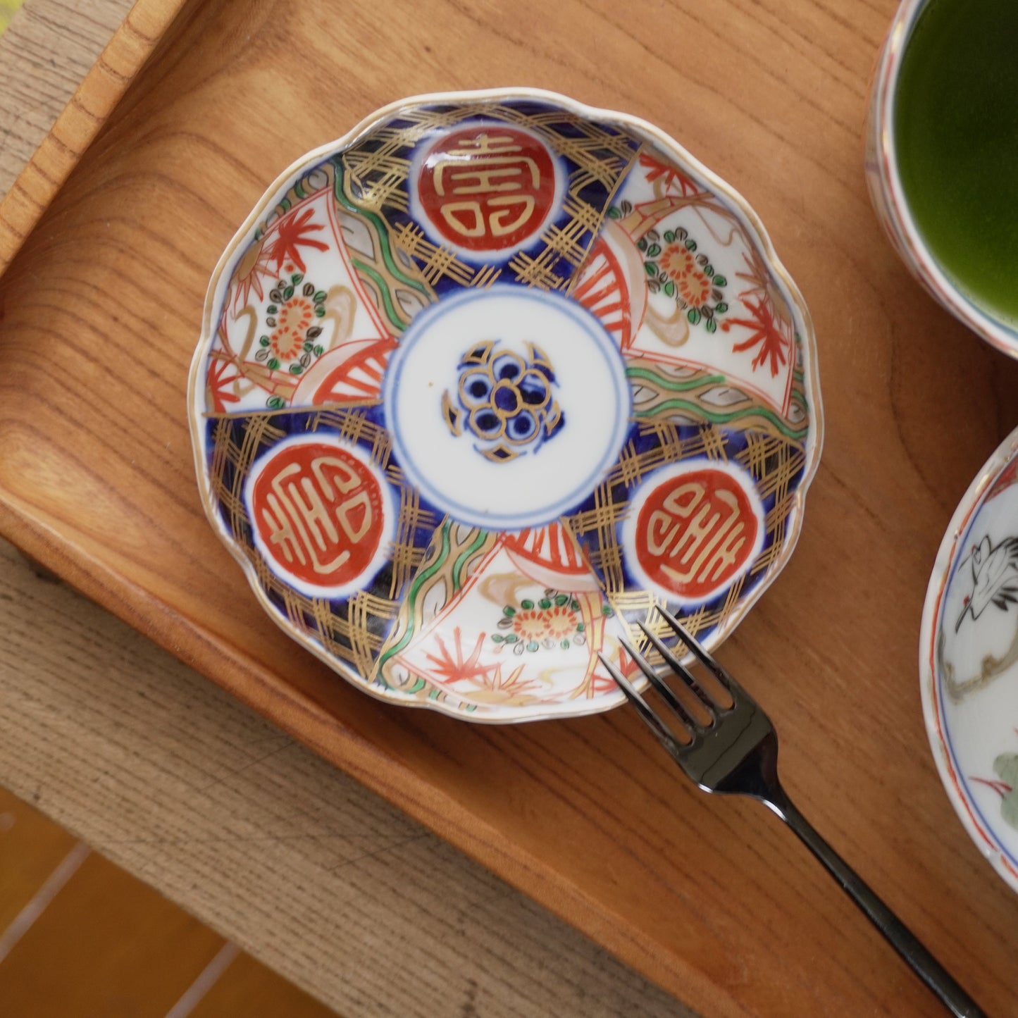 吉祥紋が華やぐ、色絵小皿 - Kotto Shop