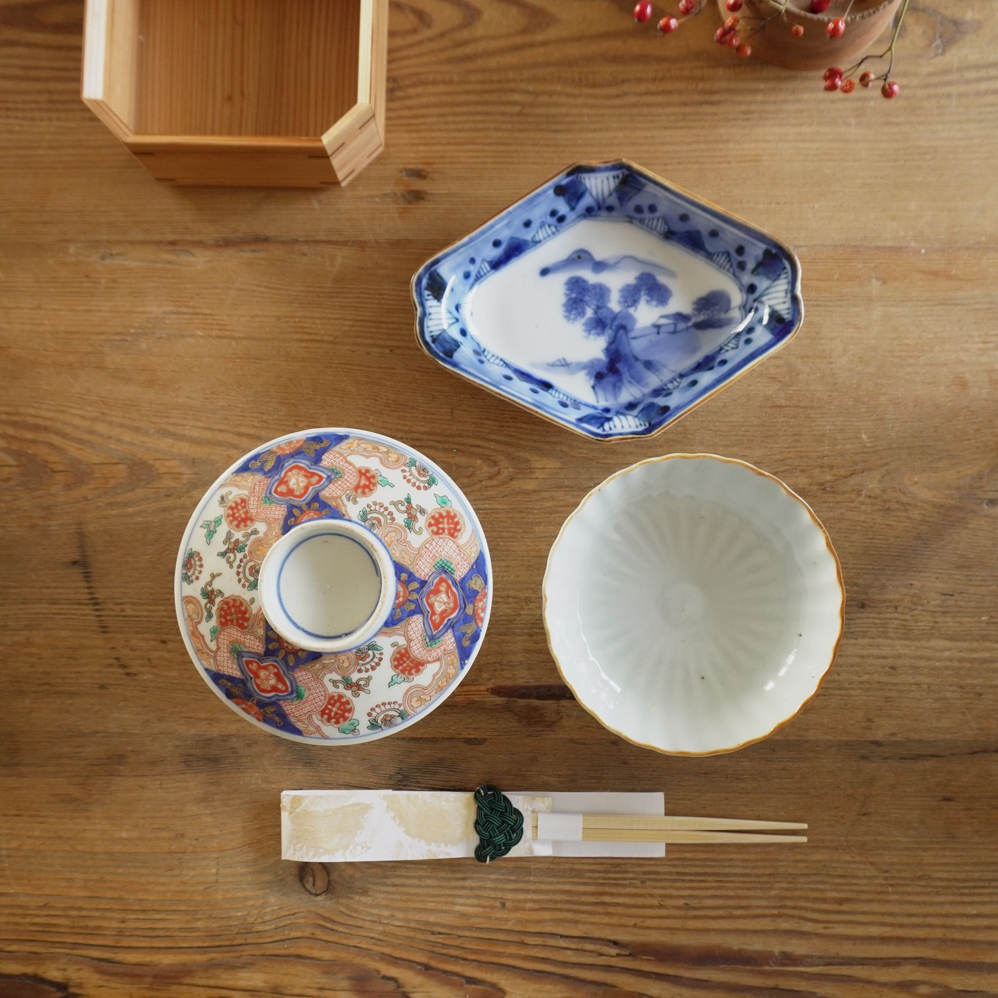 華やぎをまとった蓋付き茶碗 - Kotto Shop