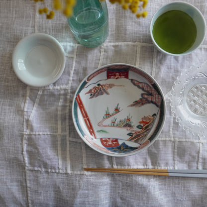 彩り豊かな余白のある古伊万里中皿 - Kotto Shop