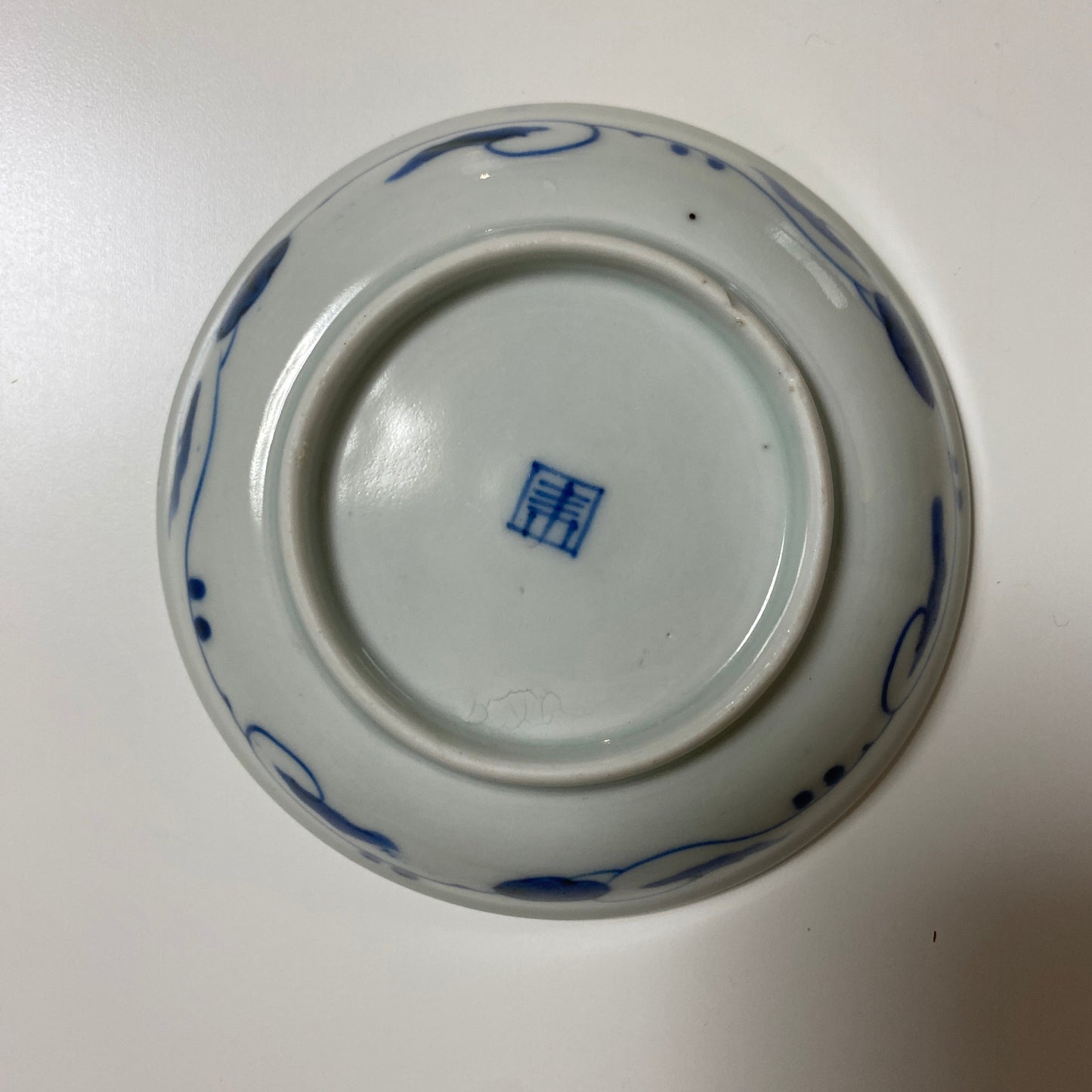 繊細な輝きを放つ古伊万里小皿 - Kotto Shop