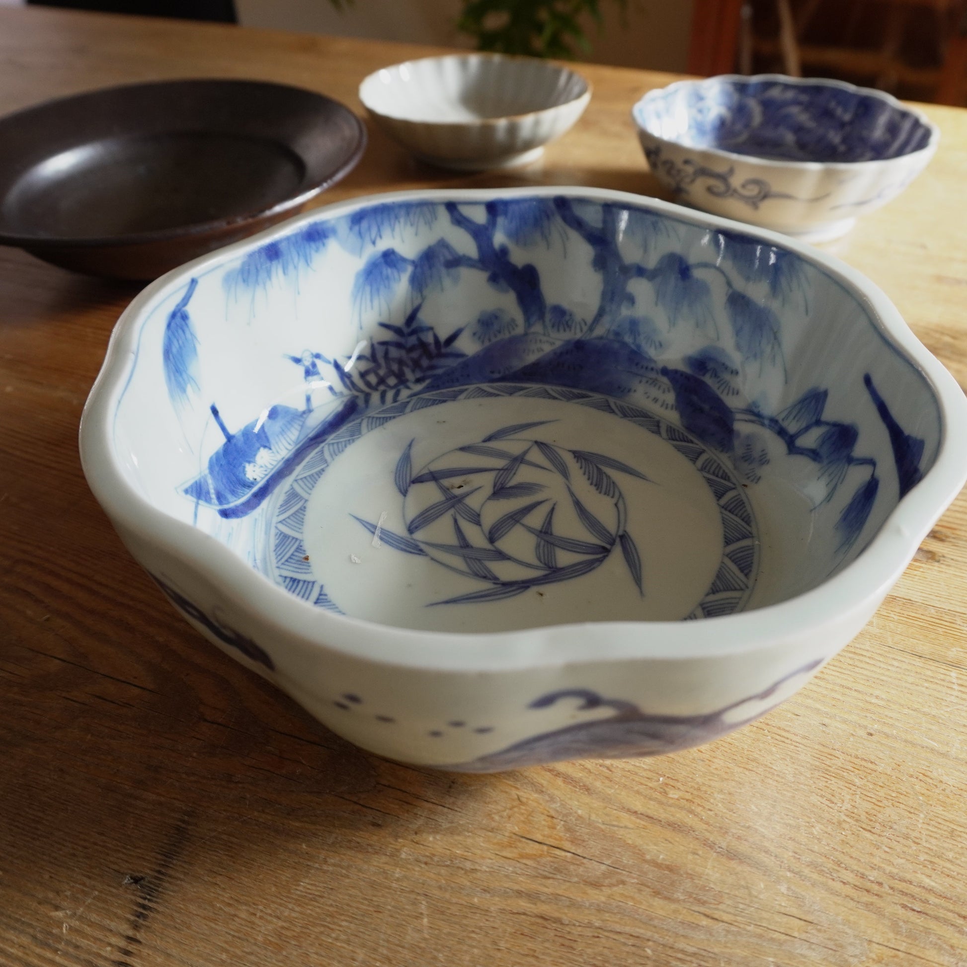 やわらかな美しい風景図がひろがる染付大鉢 - Kotto Shop