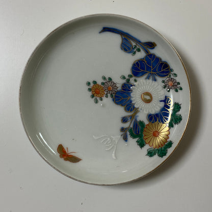 菊に蝶が舞うシンプル小皿 - Kotto Shop