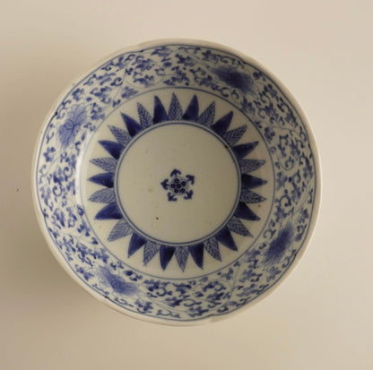 静かな華やぎ 古伊万里 花唐草のなます皿 - Kotto Shop