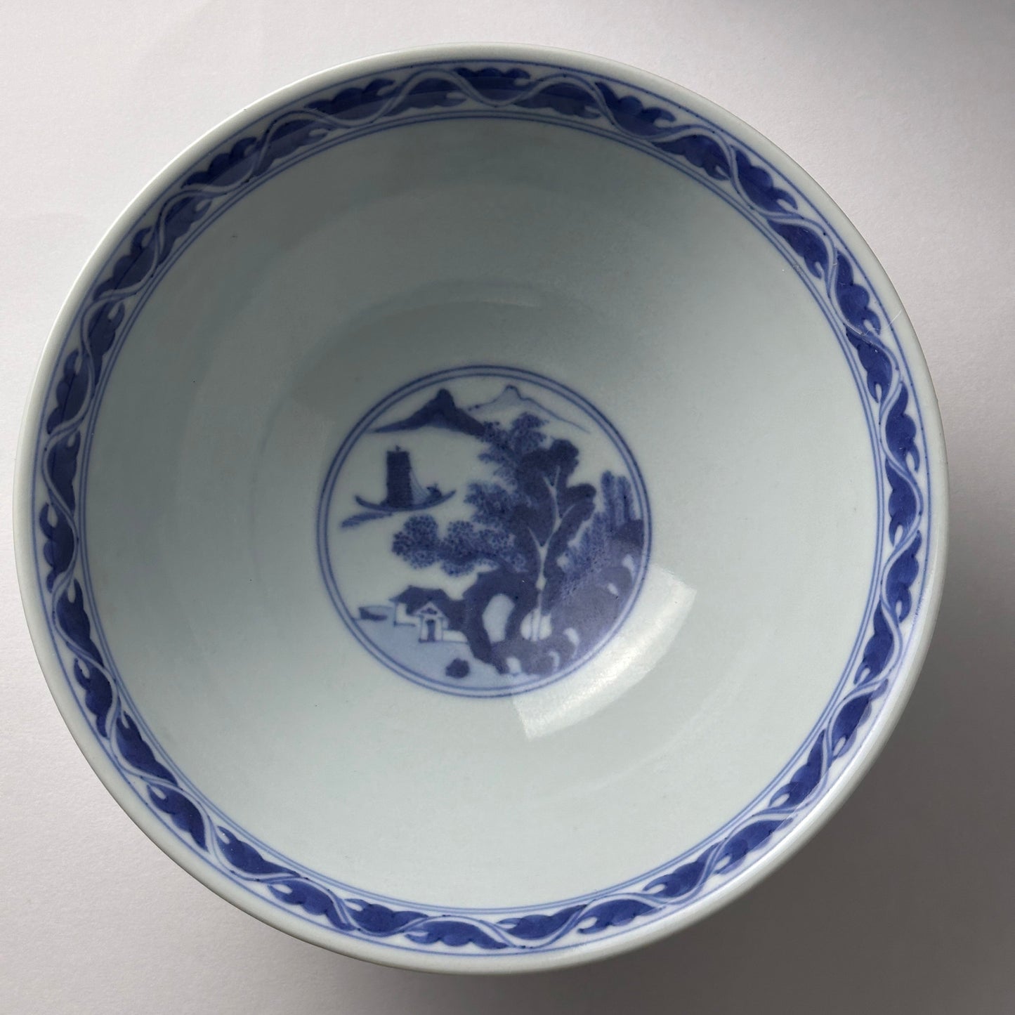 藍の山水が静かに広がる鉢 - Kotto Shop