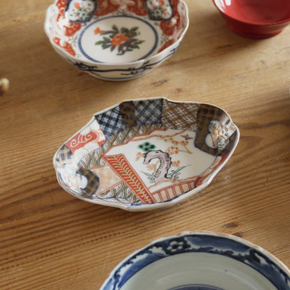 情景を移す色絵変形皿 - Kotto Shop