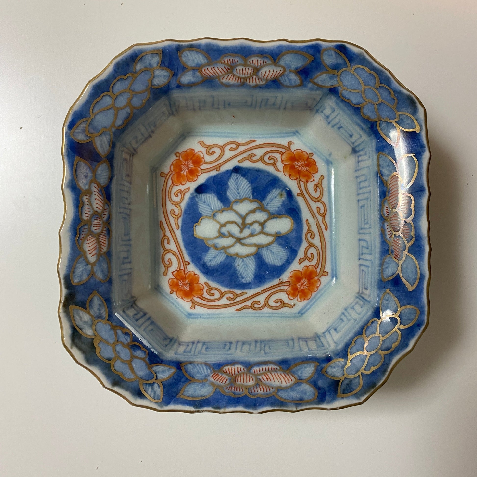 【ざらつきあり】美しい淡いブルーに朱が映える重ね四角鉢 - Kotto Shop