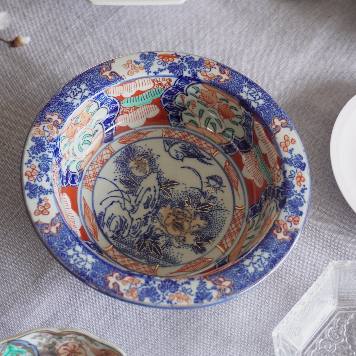 カジュアルに華やぐ牡丹に鳥図の鉢 - Kotto Shop