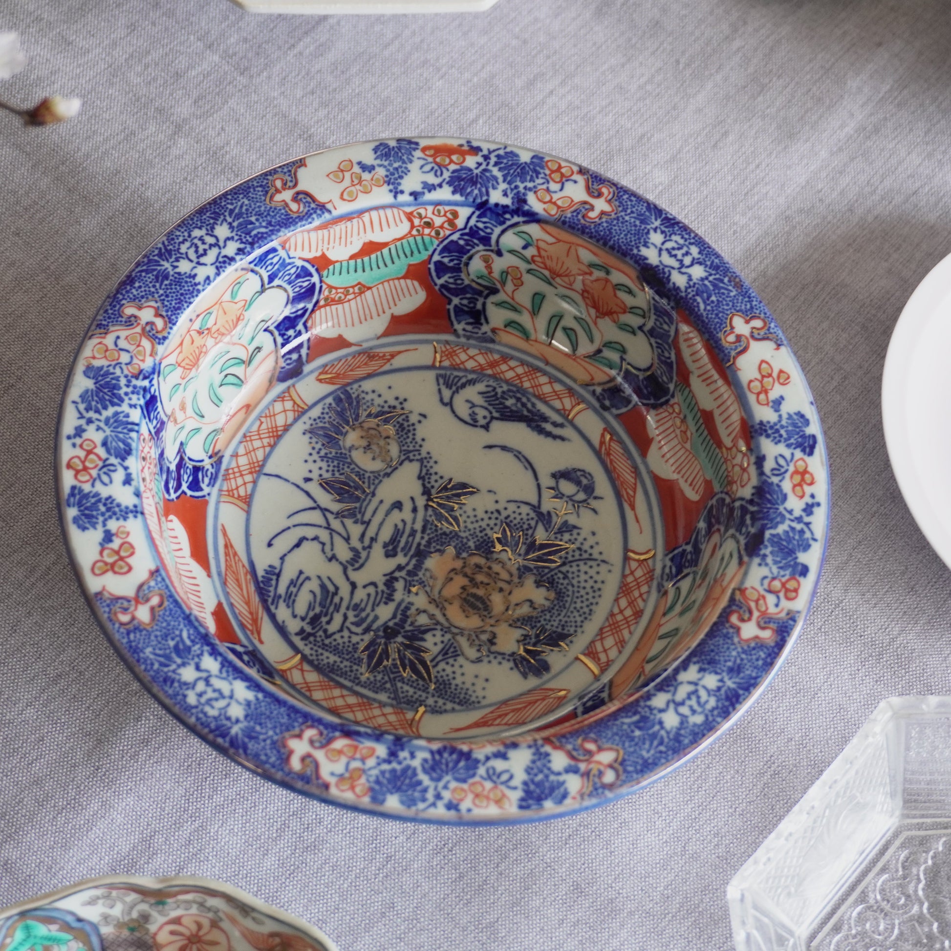 カジュアルに華やぐ牡丹に鳥図の鉢 - Kotto Shop