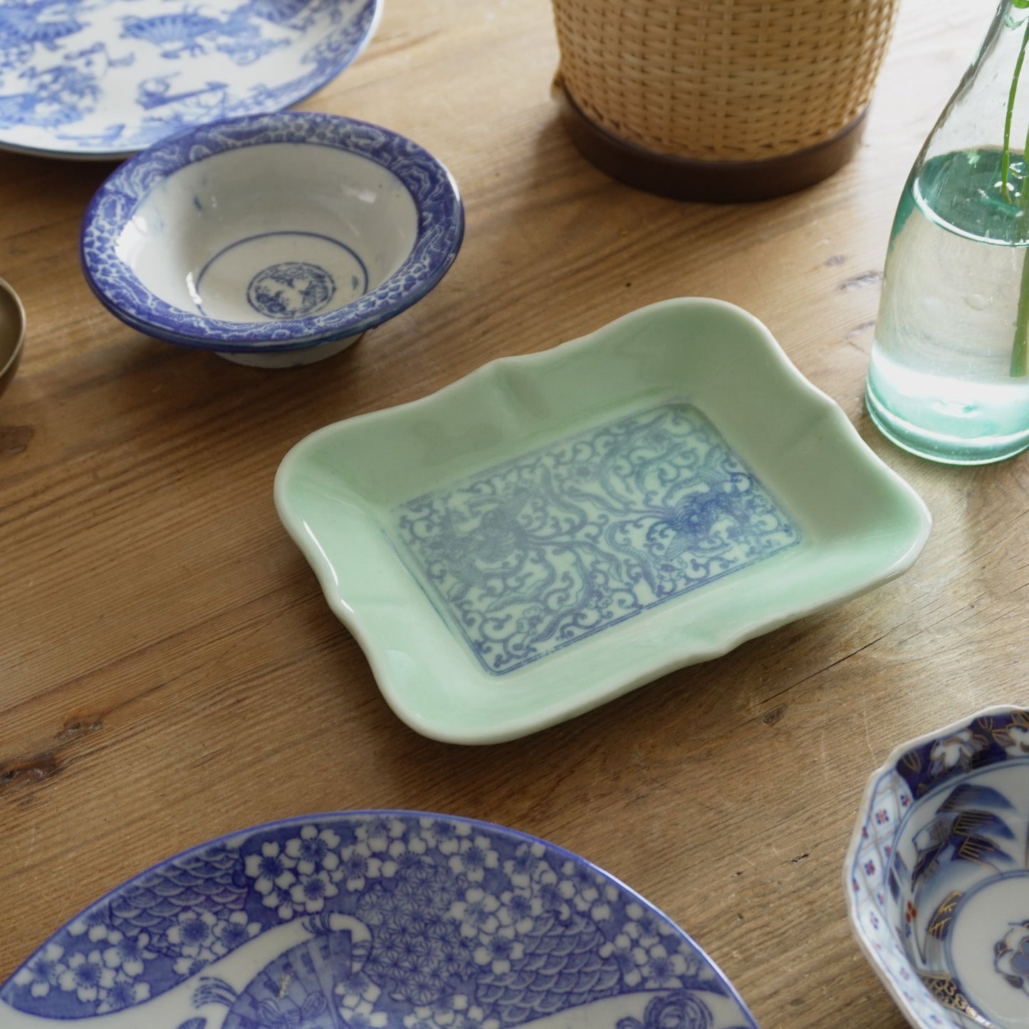 鳳凰舞うグリーンの変形皿 - Kotto Shop