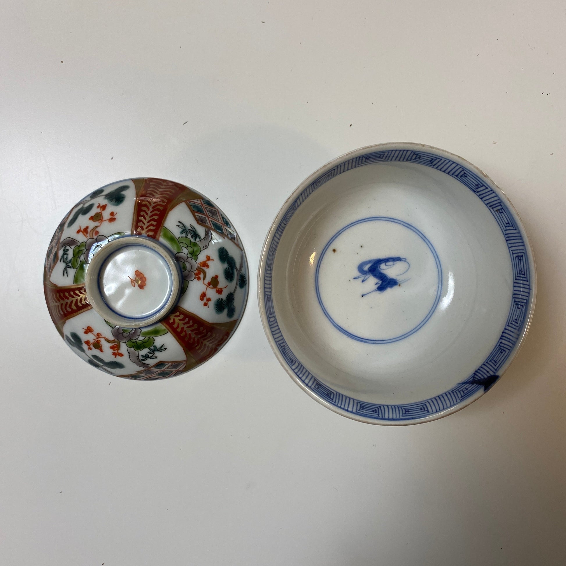 竹梅が彩る華やか色絵蓋付碗 - Kotto Shop