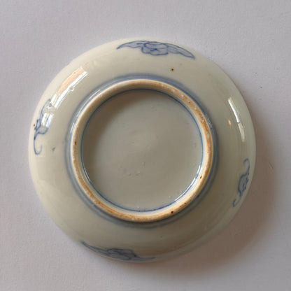 可愛い色合いの赤絵巻物小皿 - Kotto Shop