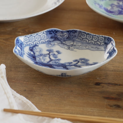 華やかに彩る染付変形皿 - Kotto Shop