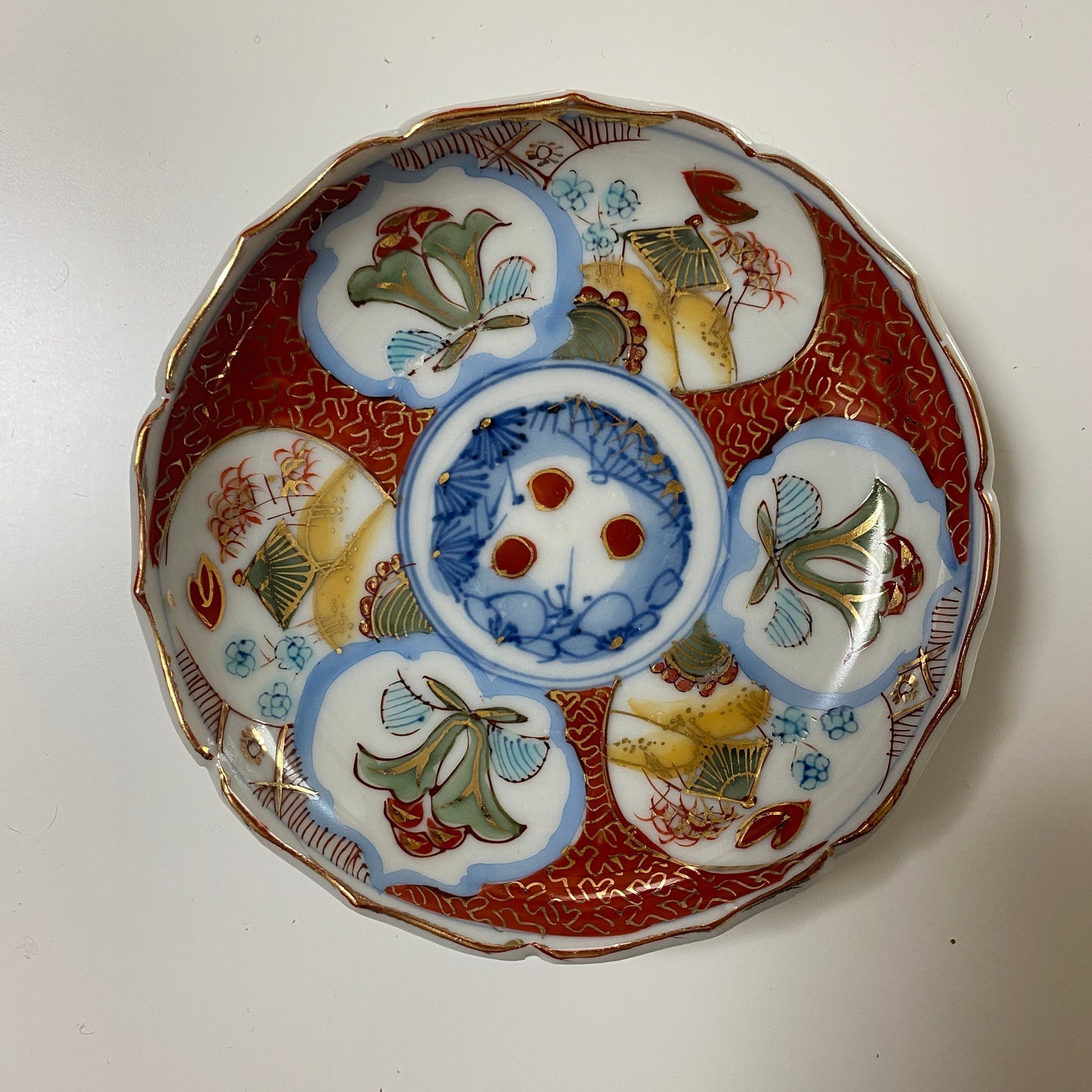 色絵と金彩の鮮やか小皿 - Kotto Shop
