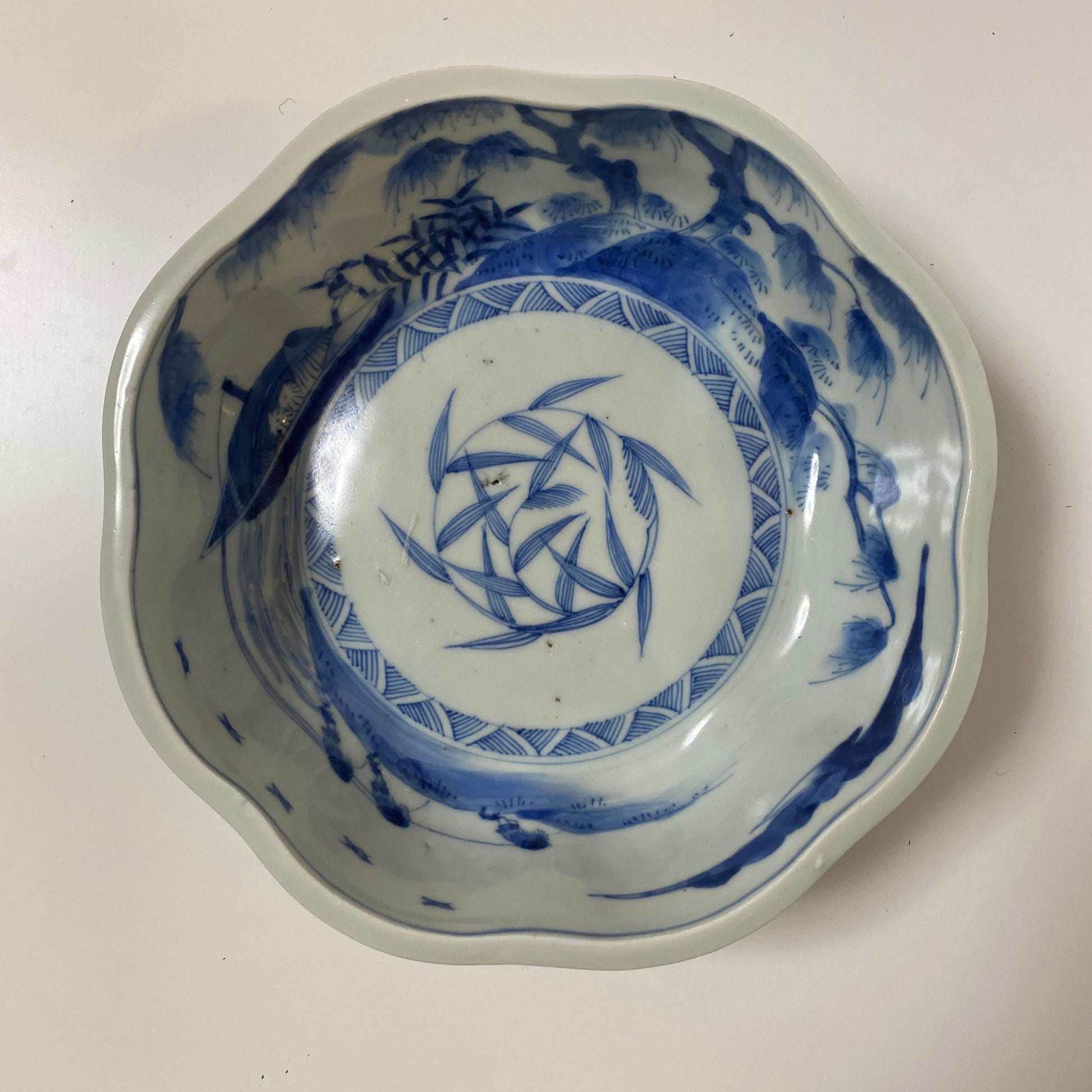 やわらかな美しい風景図がひろがる染付大鉢 - Kotto Shop