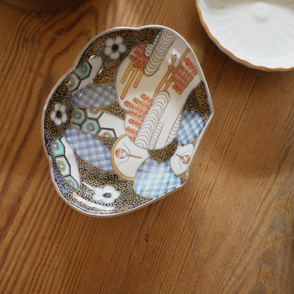 鶴の舞うモダンな変形皿 - Kotto Shop