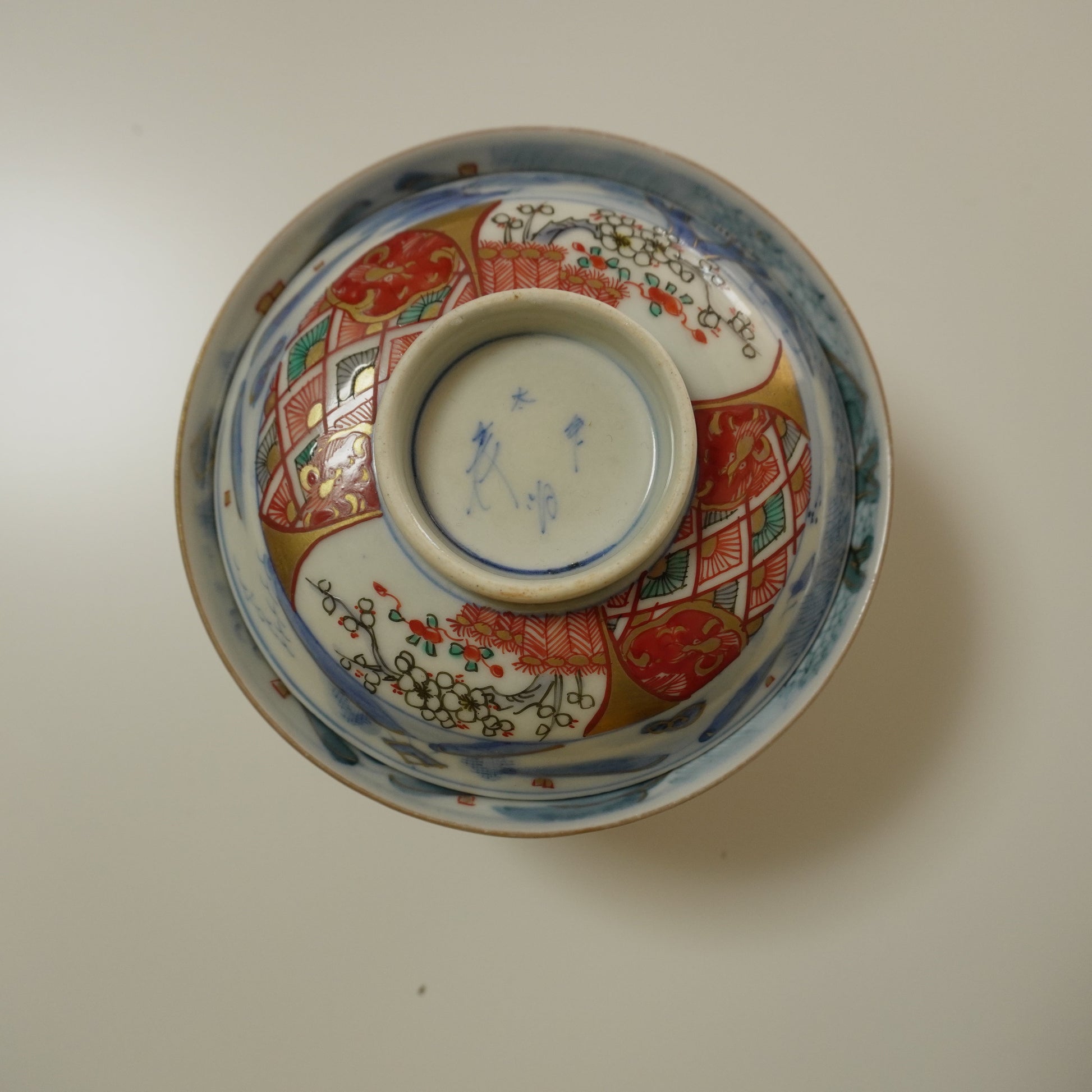 淡い色味の染付と色絵の茶碗 - Kotto Shop