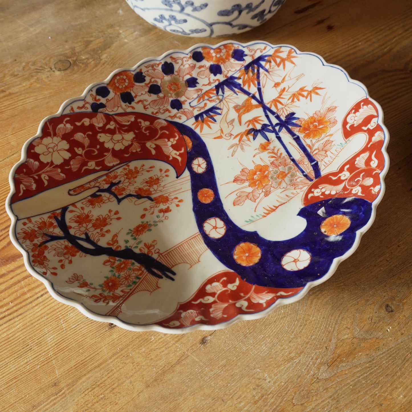 レースのような赤絵と染付の楕円大皿 - Kotto Shop