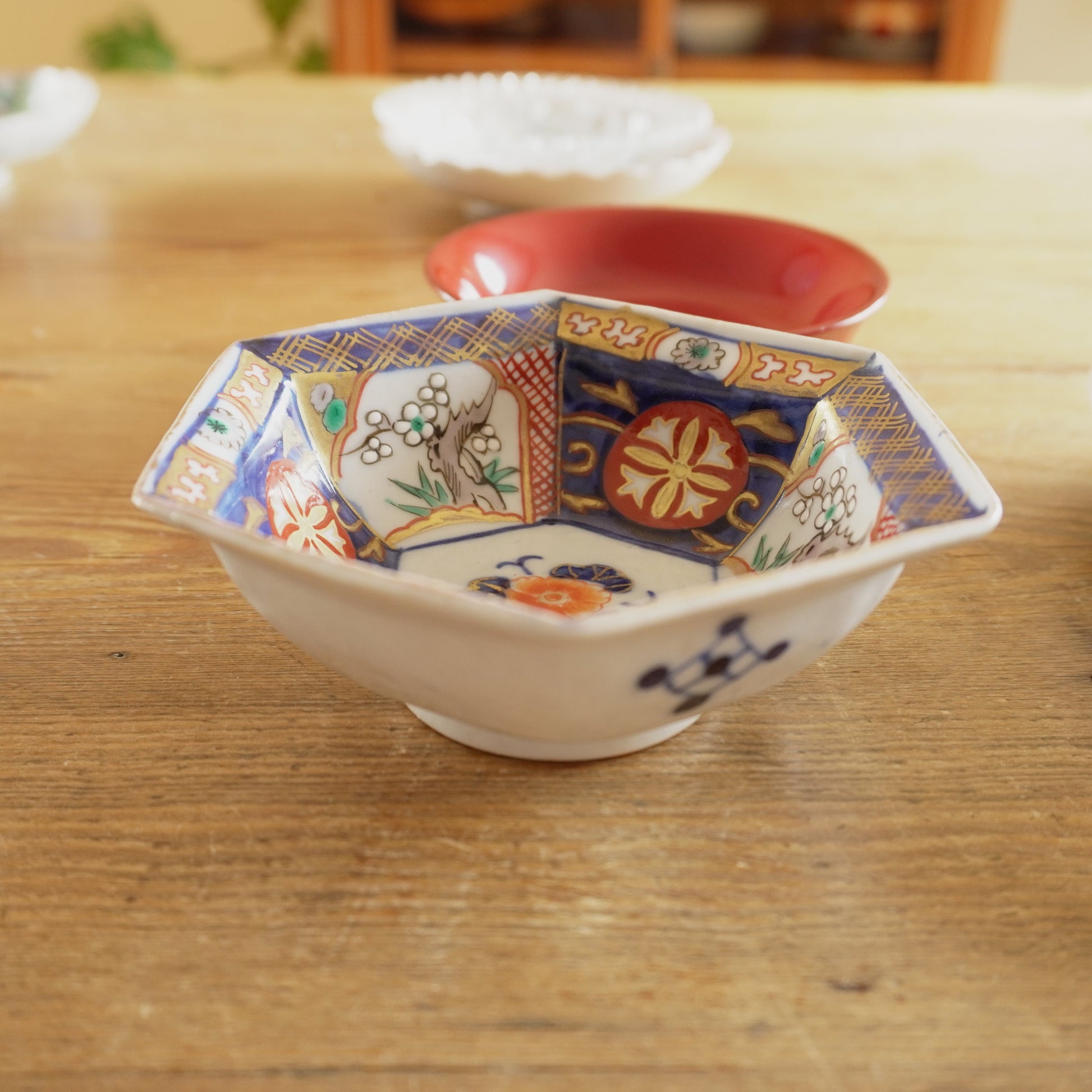 可愛い赤絵染付六角小鉢 - Kotto Shop