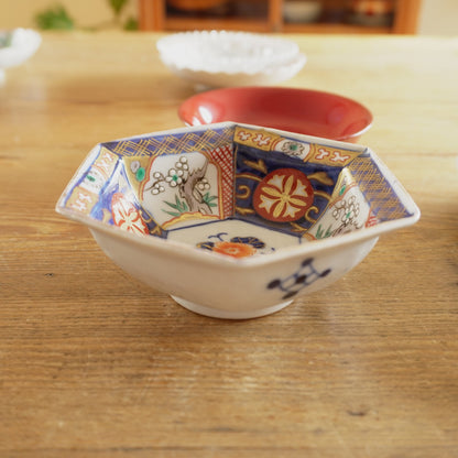 可愛い赤絵染付六角小鉢 - Kotto Shop