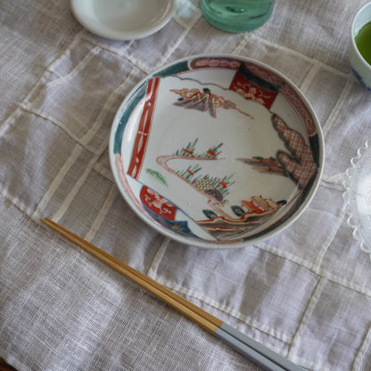 彩り豊かな余白のある古伊万里中皿 - Kotto Shop