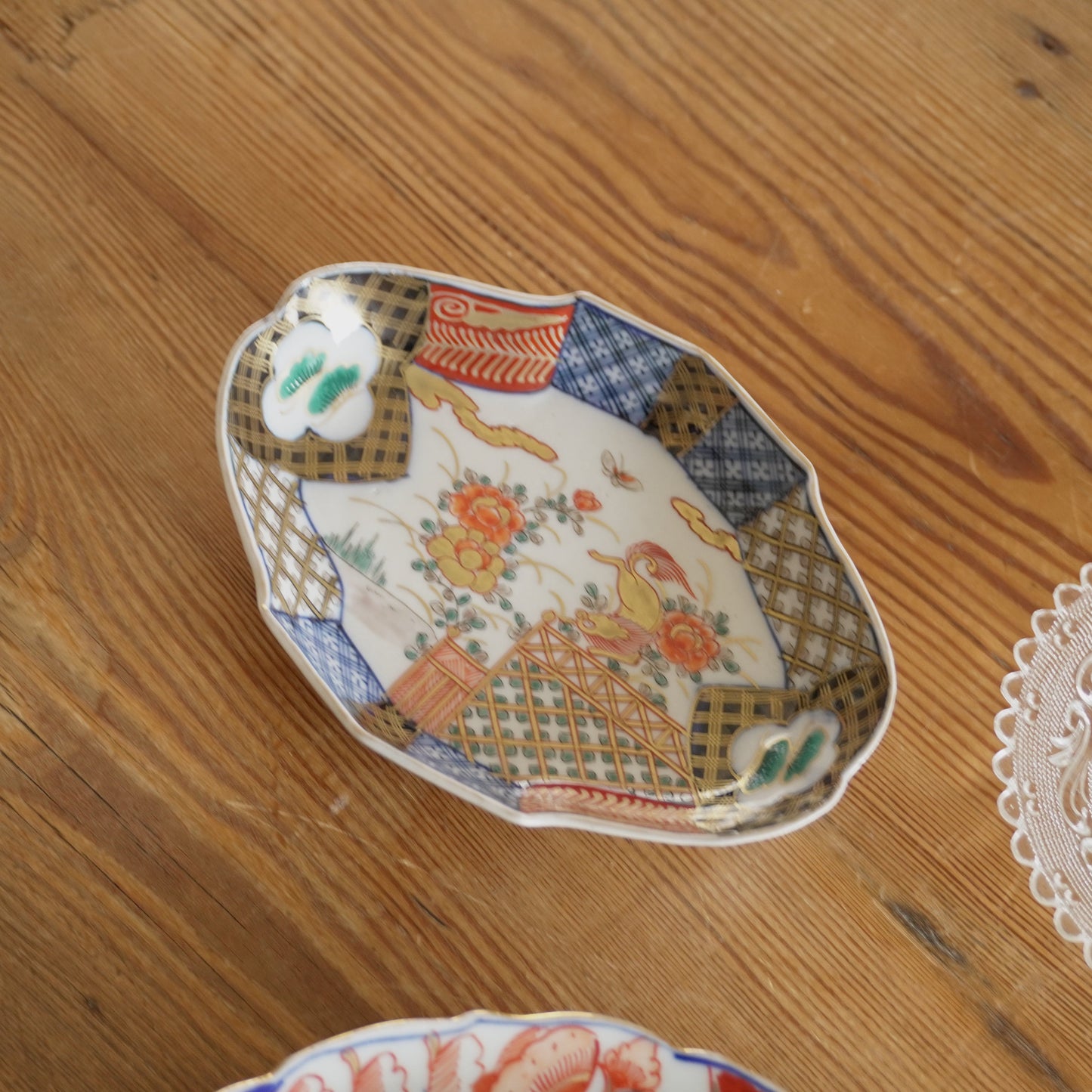 吉祥を重ねた色絵変形向付 - Kotto Shop