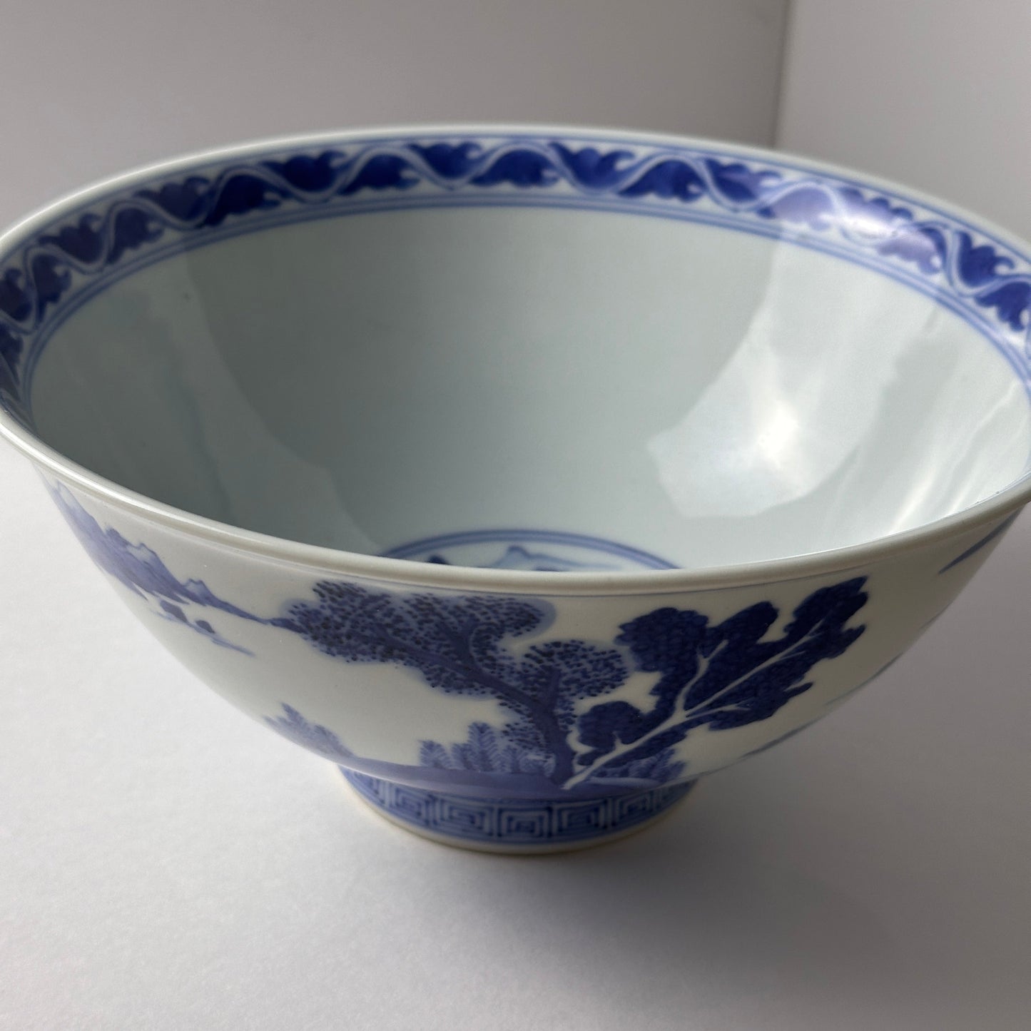 藍の山水が静かに広がる鉢 - Kotto Shop