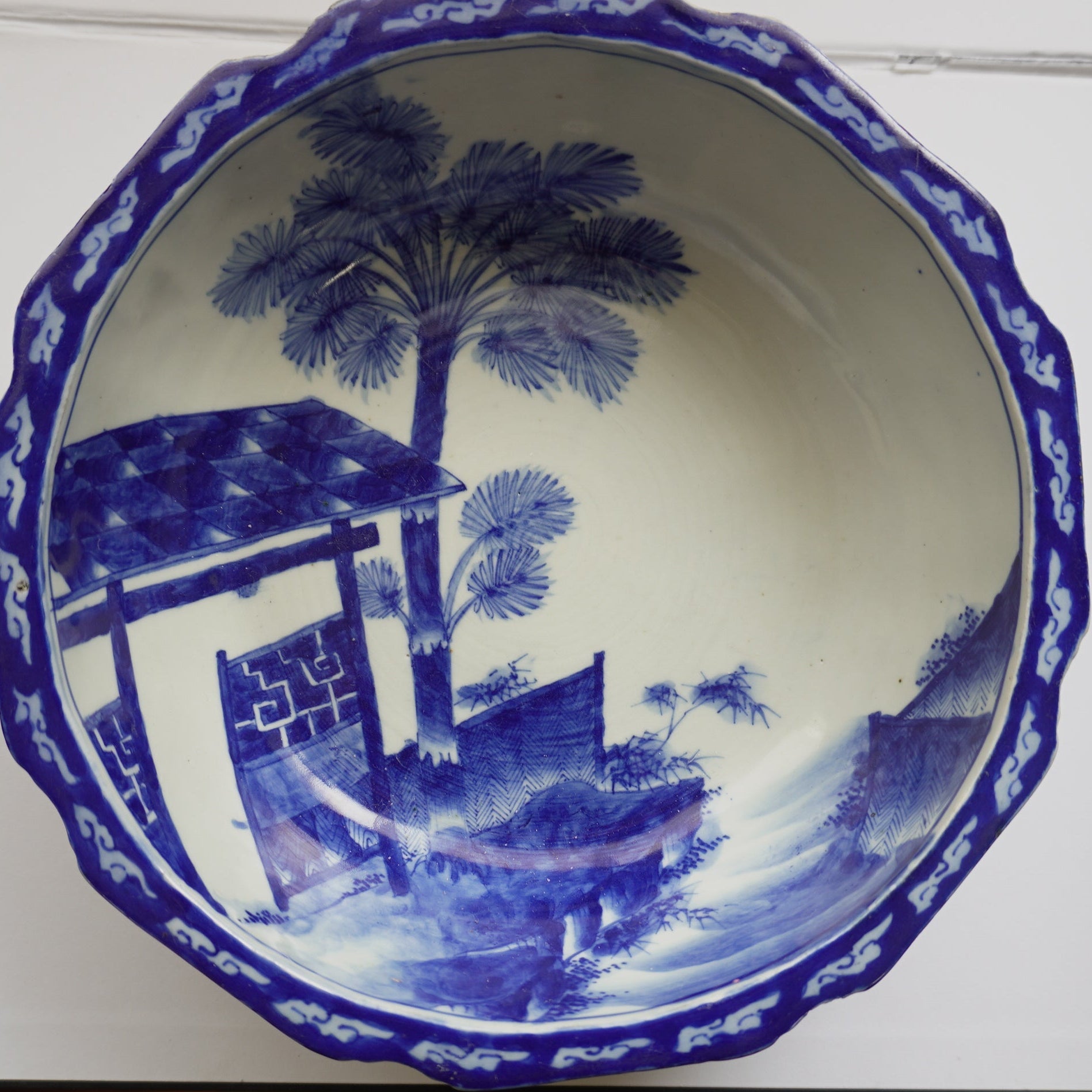 李朝染付鉢、透かし装飾皿（背大吉） 暮らしに息づく、藍の風景鉢 – Kotto Shop