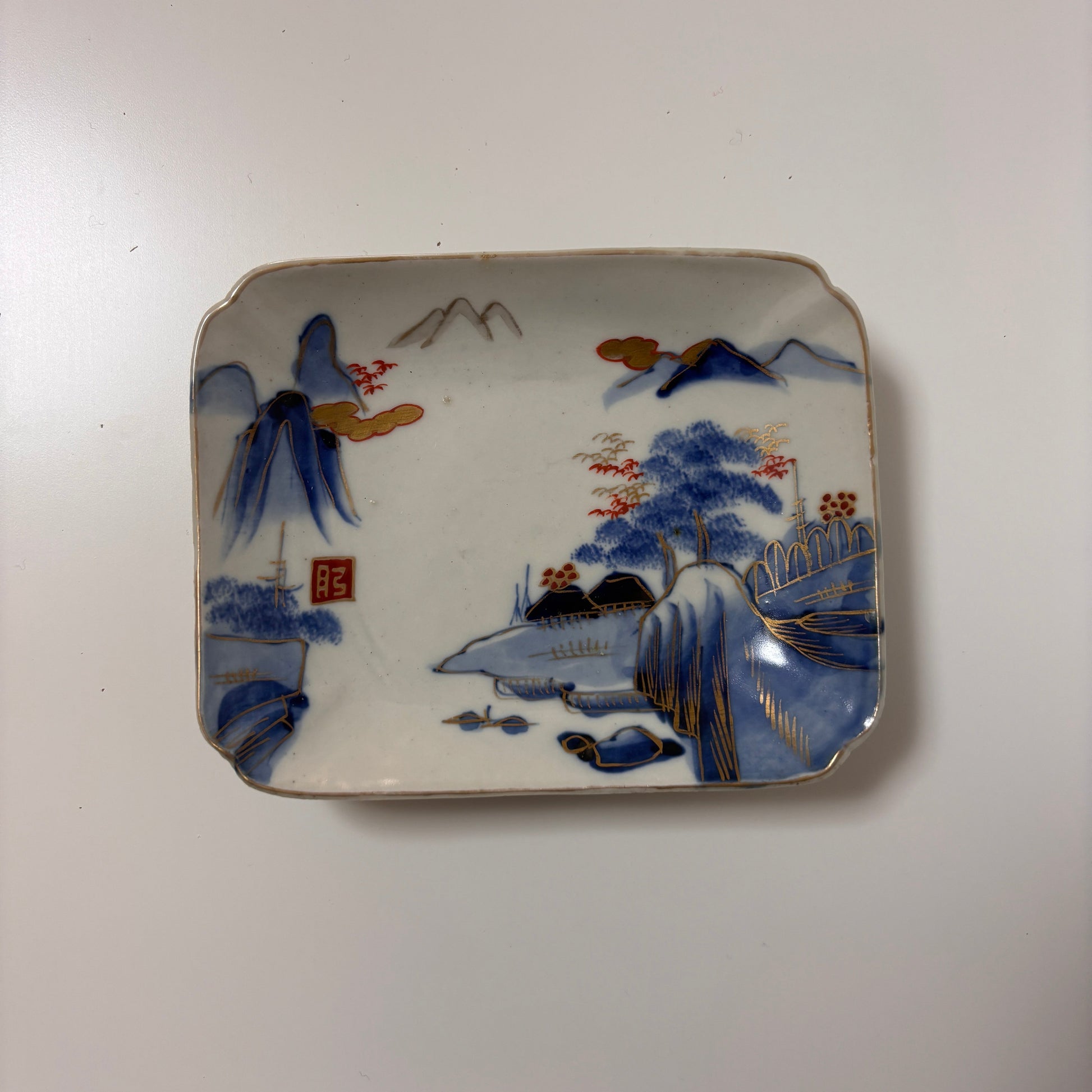 静かな山あいで金彩の美しい角皿 - Kotto Shop