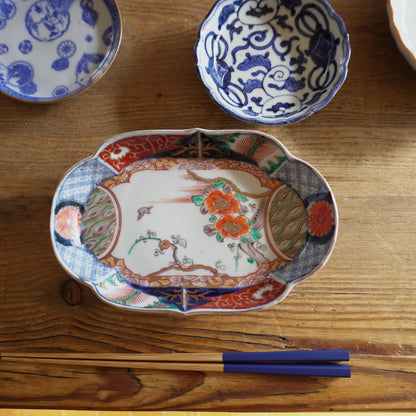 華やかに彩る明治伊万里変形皿 - Kotto Shop