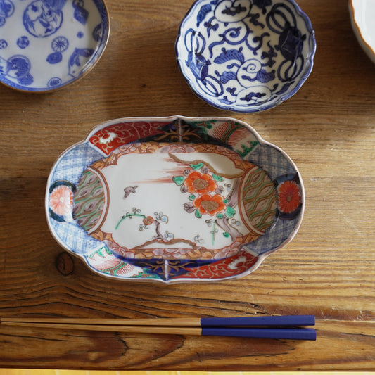 華やかに彩る明治伊万里変形皿 - Kotto Shop