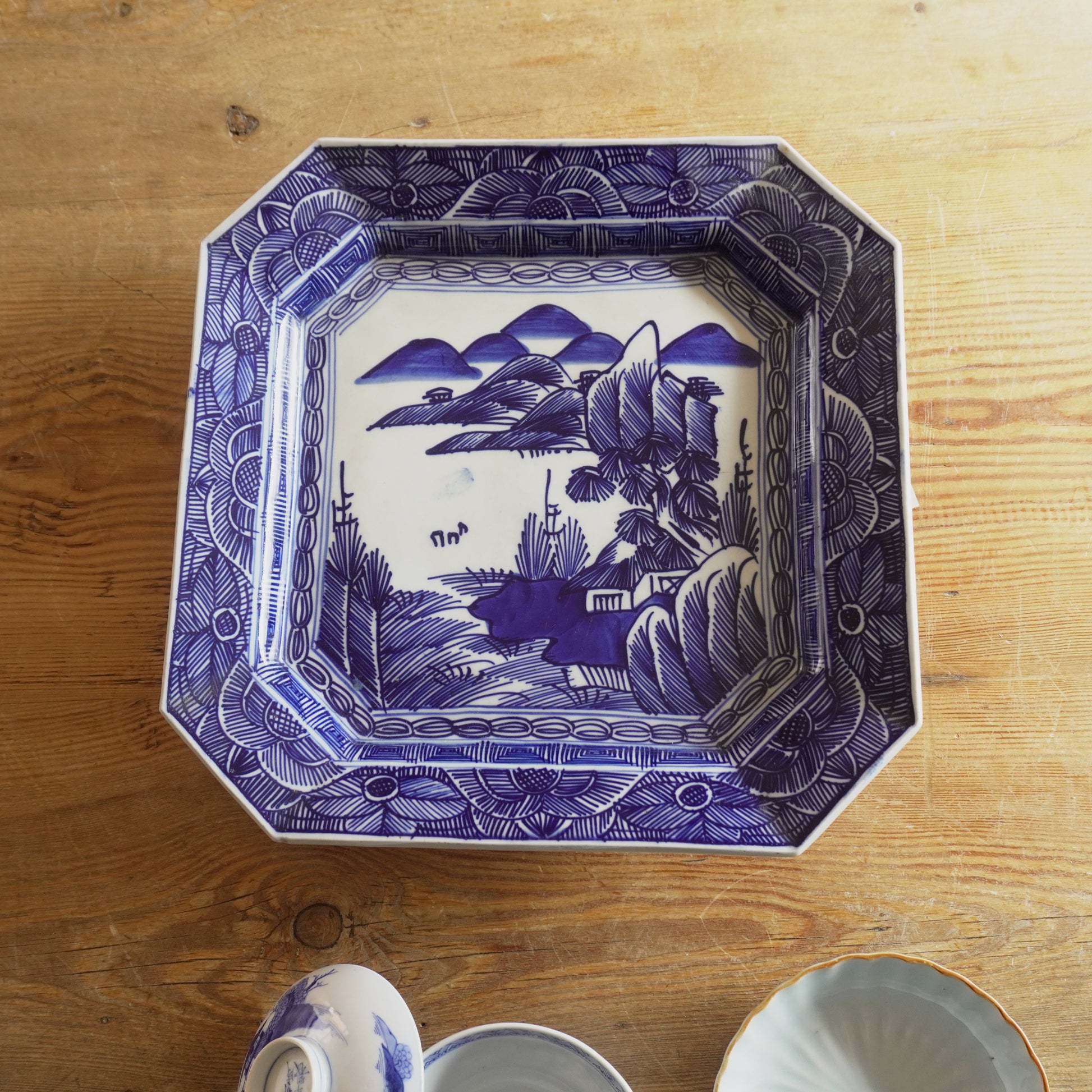 山水風景の八角染付大皿 - Kotto Shop