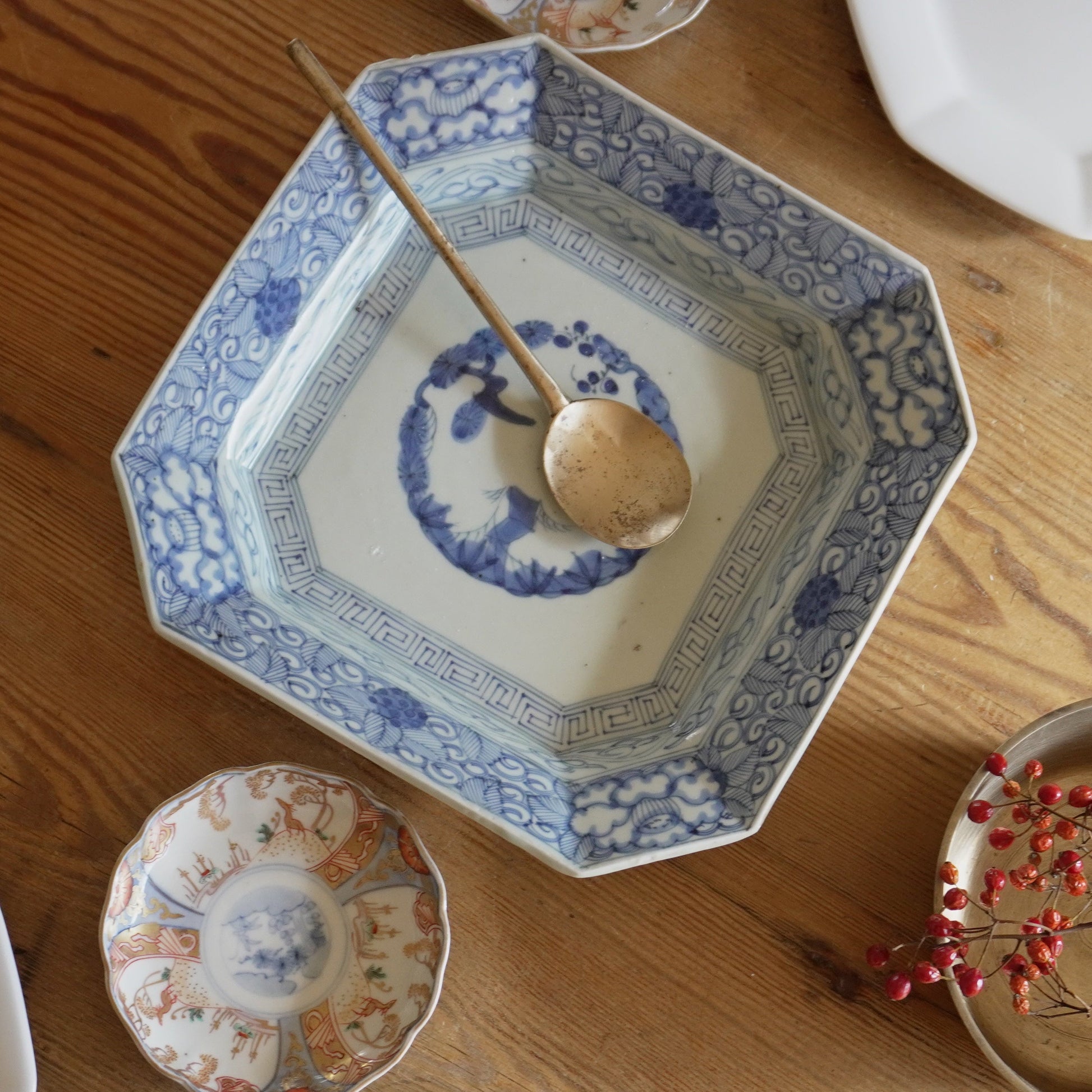 線描きの端正な隅切り大皿 - Kotto Shop