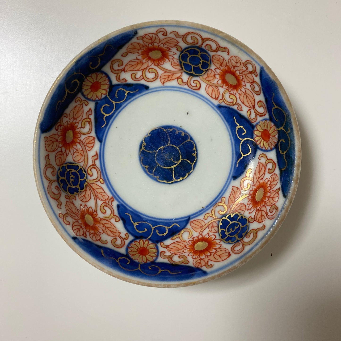 繊細な輝きを放つ古伊万里小皿 - Kotto Shop