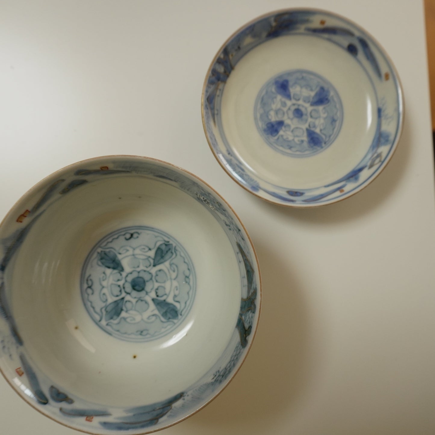 淡い色味の染付と色絵の茶碗 - Kotto Shop