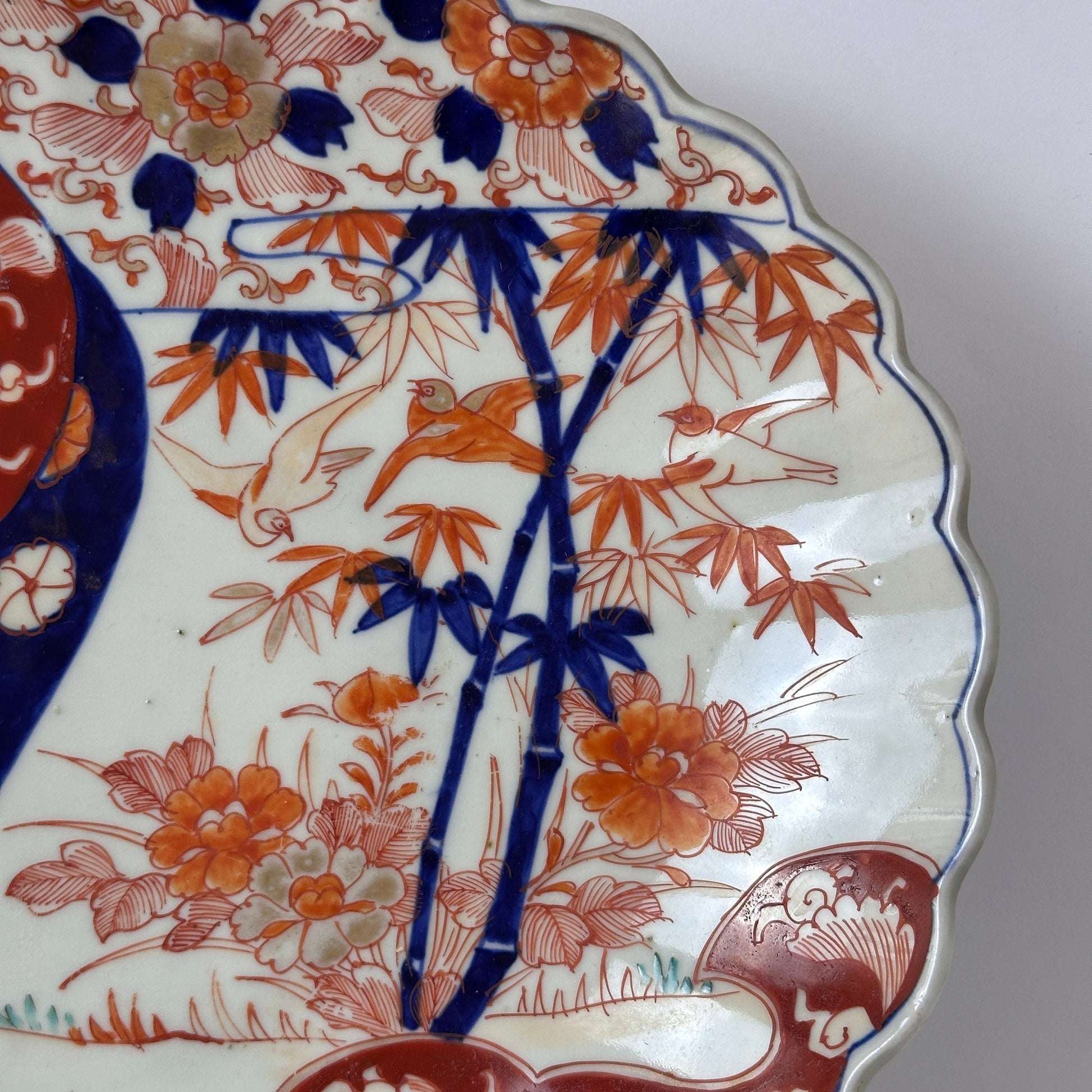 レースのような赤絵と染付の楕円大皿 - Kotto Shop