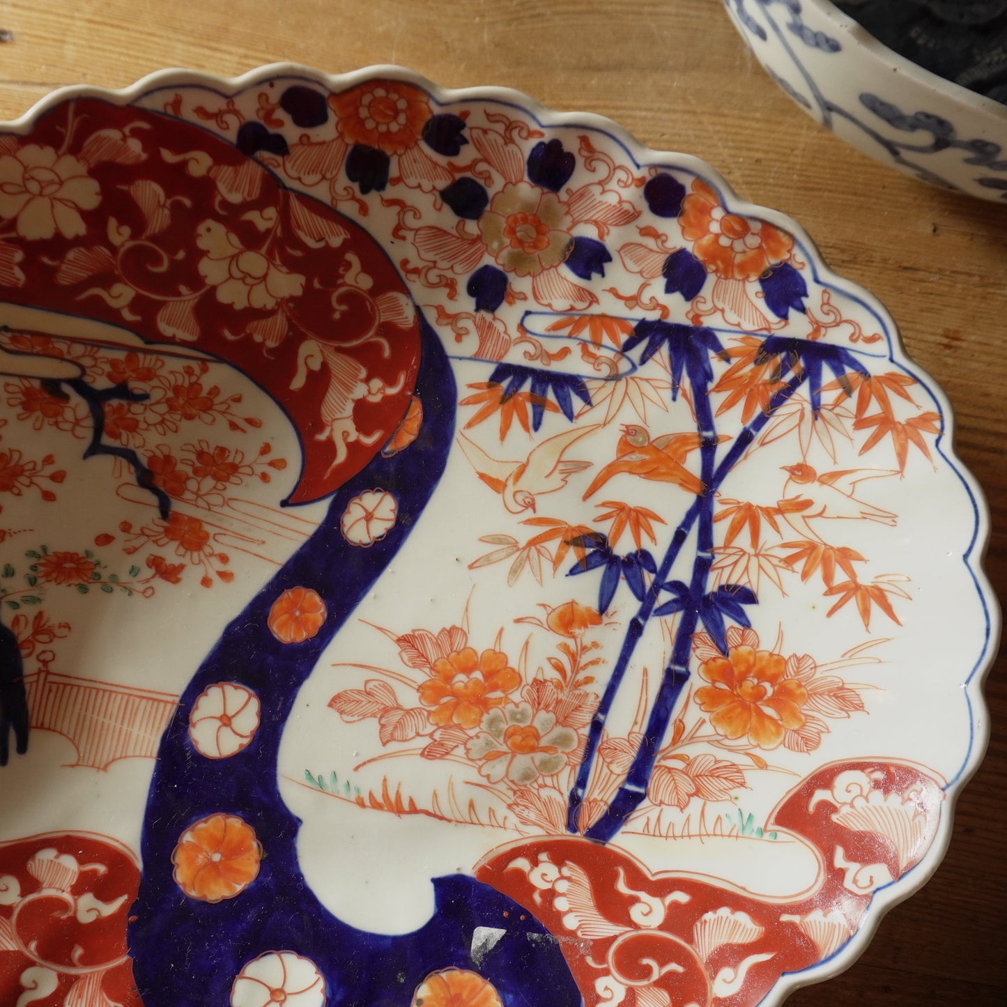 レースのような赤絵と染付の楕円大皿 - Kotto Shop