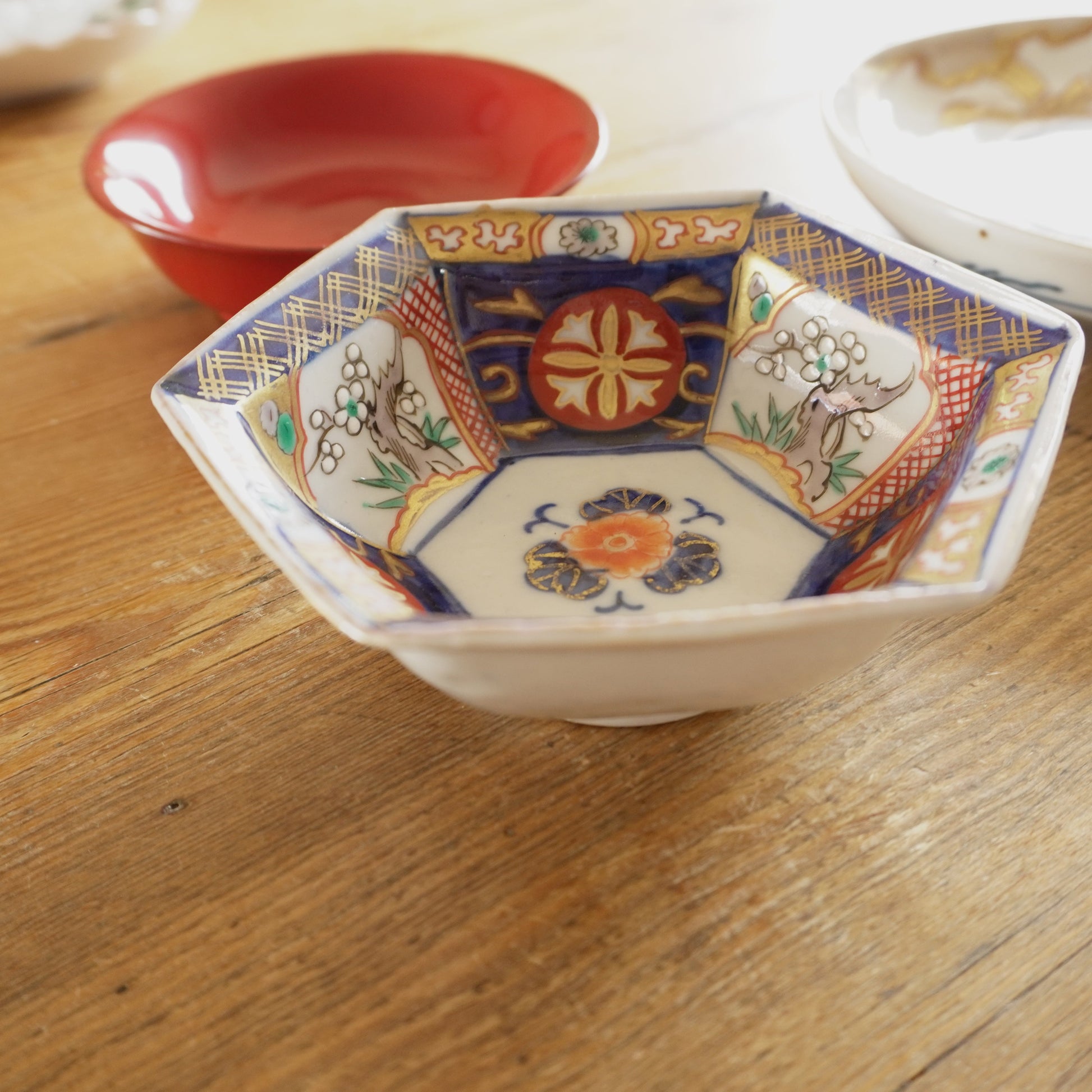 可愛い赤絵染付六角小鉢 - Kotto Shop