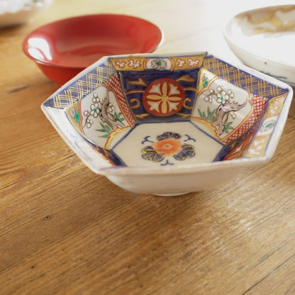 可愛い赤絵染付六角小鉢 - Kotto Shop