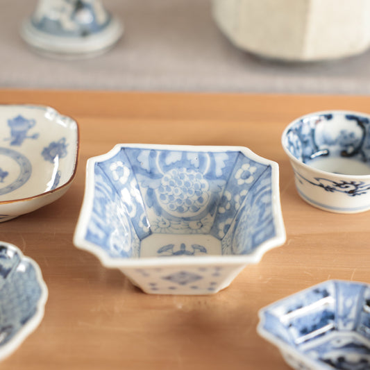 四角に咲く、藍の染付小鉢 - Kotto Shop