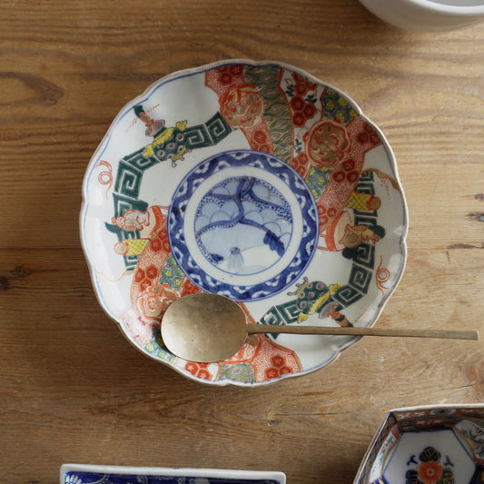 遊び心あふれる古伊万里輪花皿 - Kotto Shop