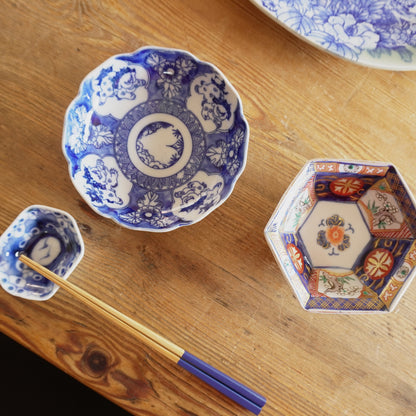 可愛い赤絵染付六角小鉢 - Kotto Shop